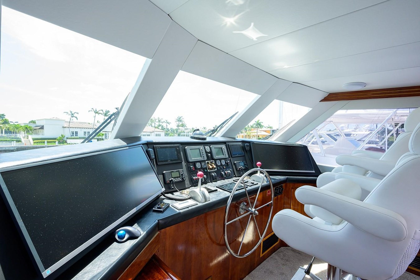 https://arconyachts.ams3.digitaloceanspaces.com/114963/conversions/large_3778033-optimize.jpg