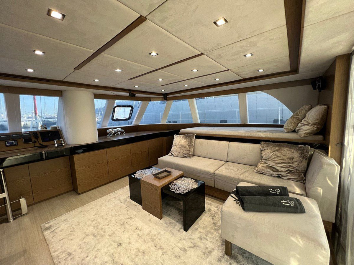 https://arconyachts.ams3.digitaloceanspaces.com/115007/conversions/large_3820263-optimize.jpg