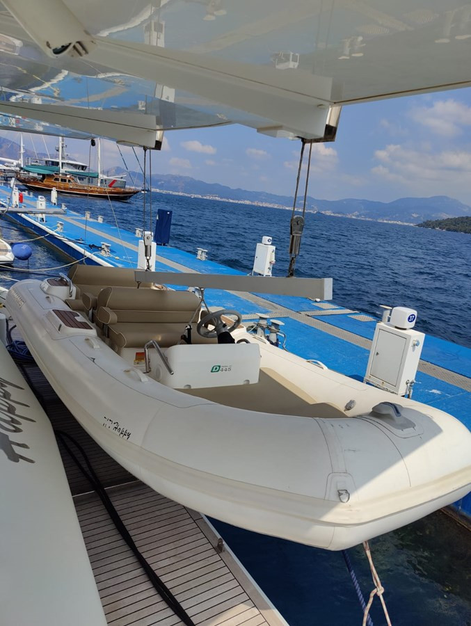 https://arconyachts.ams3.digitaloceanspaces.com/115023/conversions/large_3820270-optimize.jpg