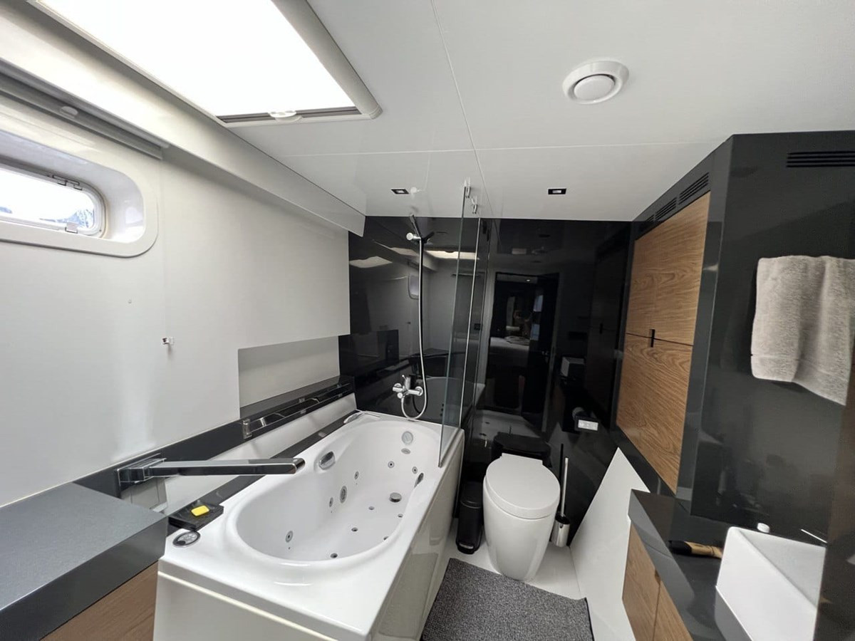 https://arconyachts.ams3.digitaloceanspaces.com/115048/conversions/large_3820281-optimize.jpg