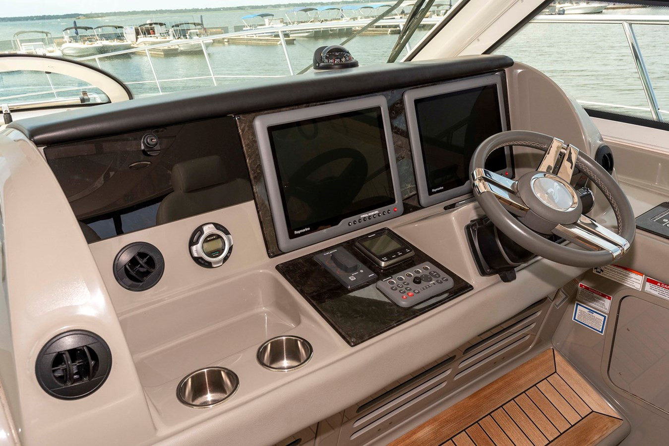 https://arconyachts.ams3.digitaloceanspaces.com/115097/conversions/large_3815367-optimize.jpg