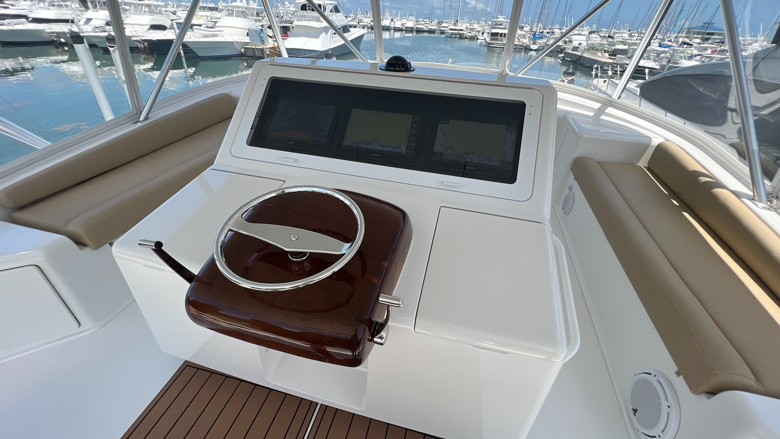 https://arconyachts.ams3.digitaloceanspaces.com/115107/conversions/large_3941824-optimize.jpg