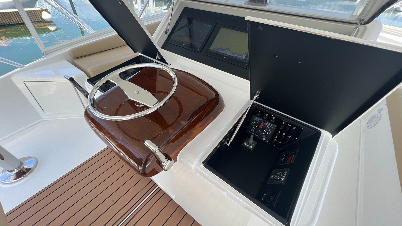 https://arconyachts.ams3.digitaloceanspaces.com/115110/conversions/large_3941825-optimize.jpg