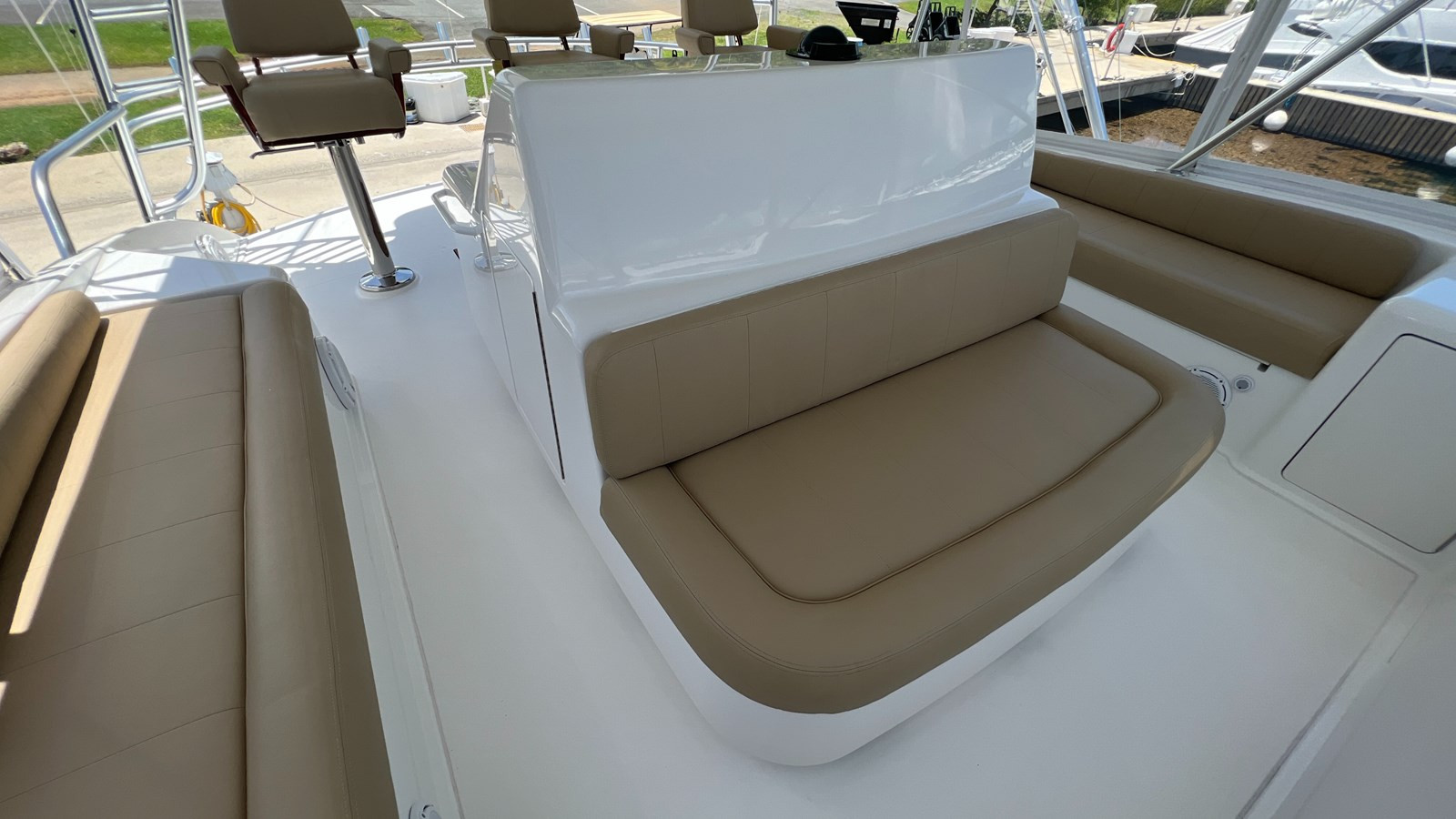 https://arconyachts.ams3.digitaloceanspaces.com/115122/conversions/large_3941829-optimize.jpg