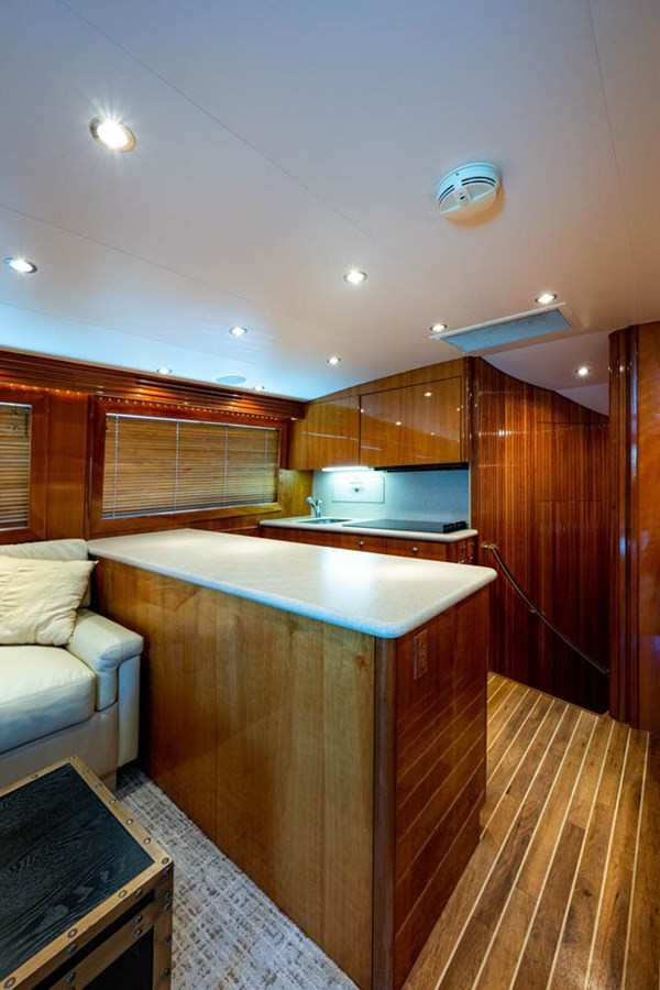 https://arconyachts.ams3.digitaloceanspaces.com/115194/conversions/large_3966953-optimize.jpg