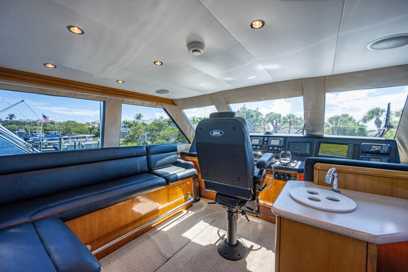 https://arconyachts.ams3.digitaloceanspaces.com/115270/conversions/large_3966981-optimize.jpg