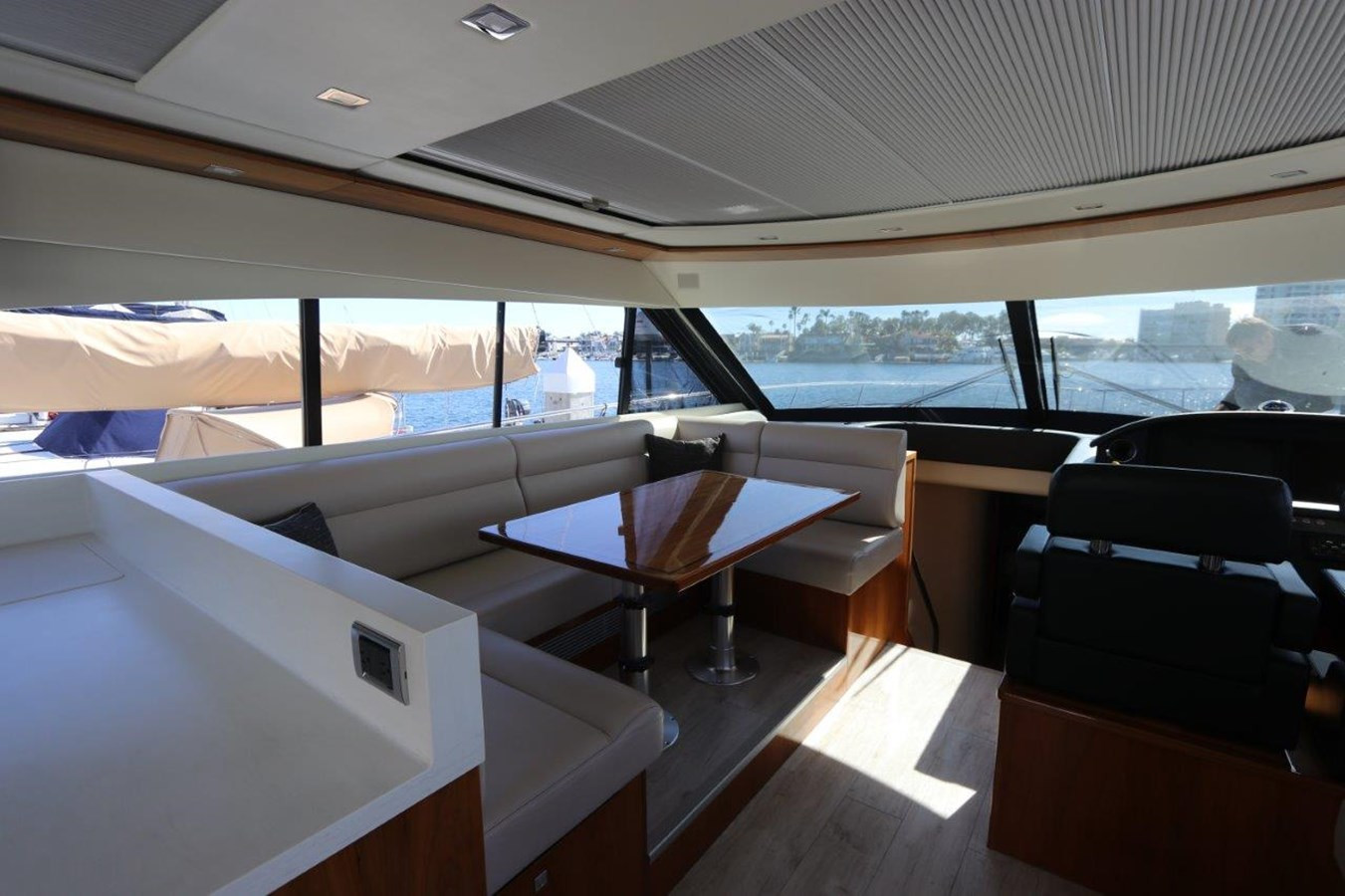https://arconyachts.ams3.digitaloceanspaces.com/115291/conversions/large_4150010-optimize.jpg