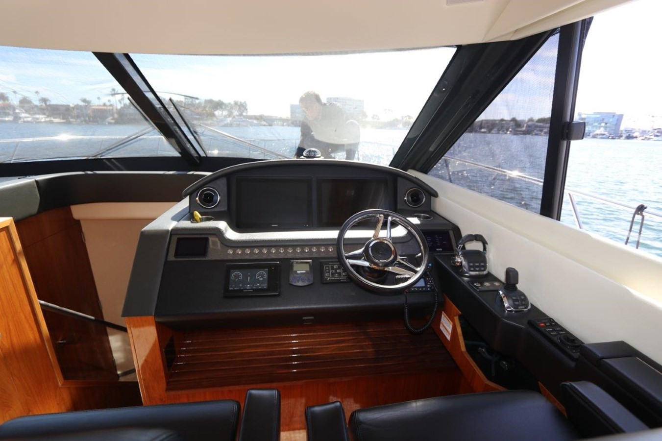 https://arconyachts.ams3.digitaloceanspaces.com/115309/conversions/large_4150016-optimize.jpg