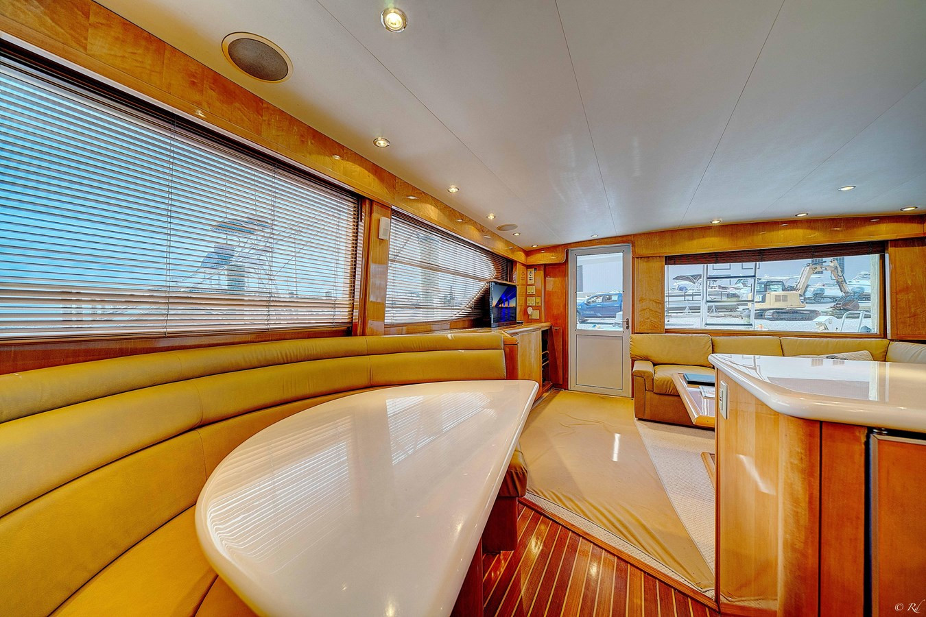 https://arconyachts.ams3.digitaloceanspaces.com/115384/conversions/large_4163036-optimize.jpg