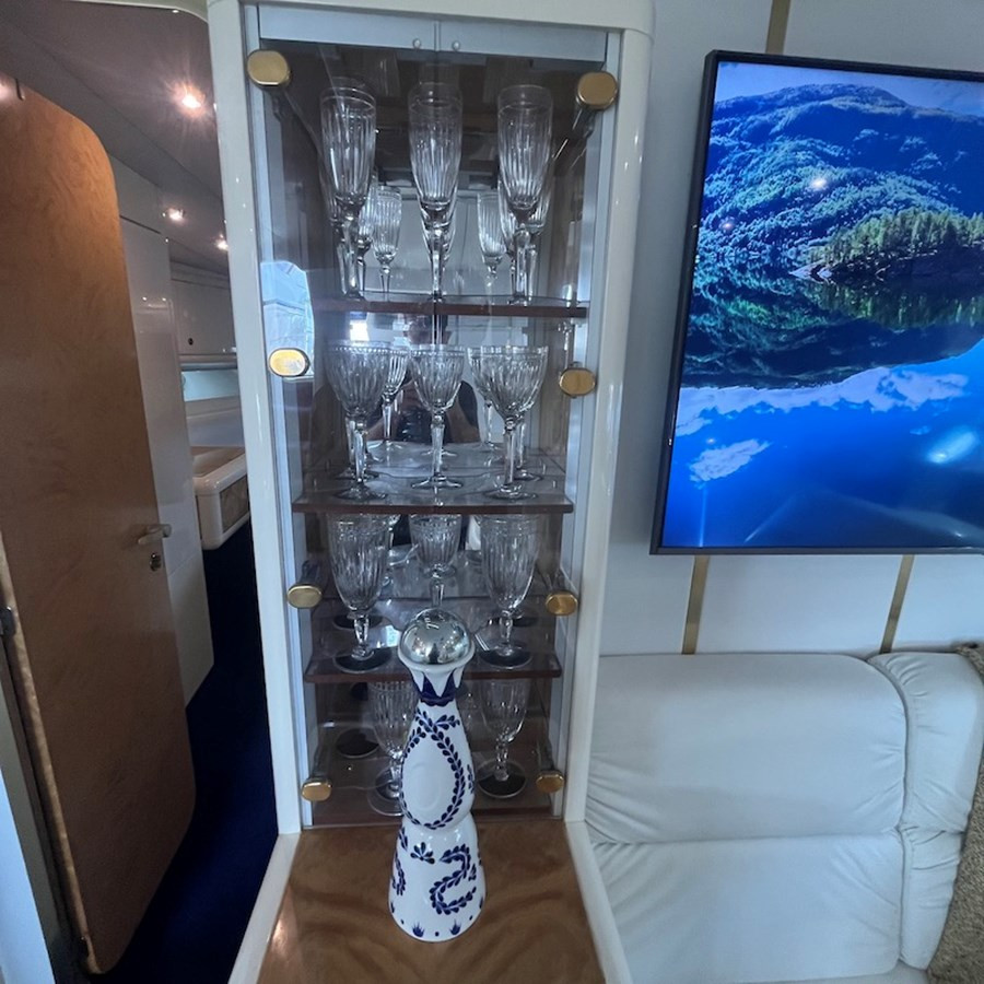 https://arconyachts.ams3.digitaloceanspaces.com/115513/conversions/large_4595685-optimize.jpg
