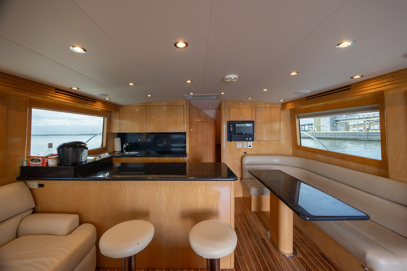 https://arconyachts.ams3.digitaloceanspaces.com/115618/conversions/large_4299487-optimize.jpg