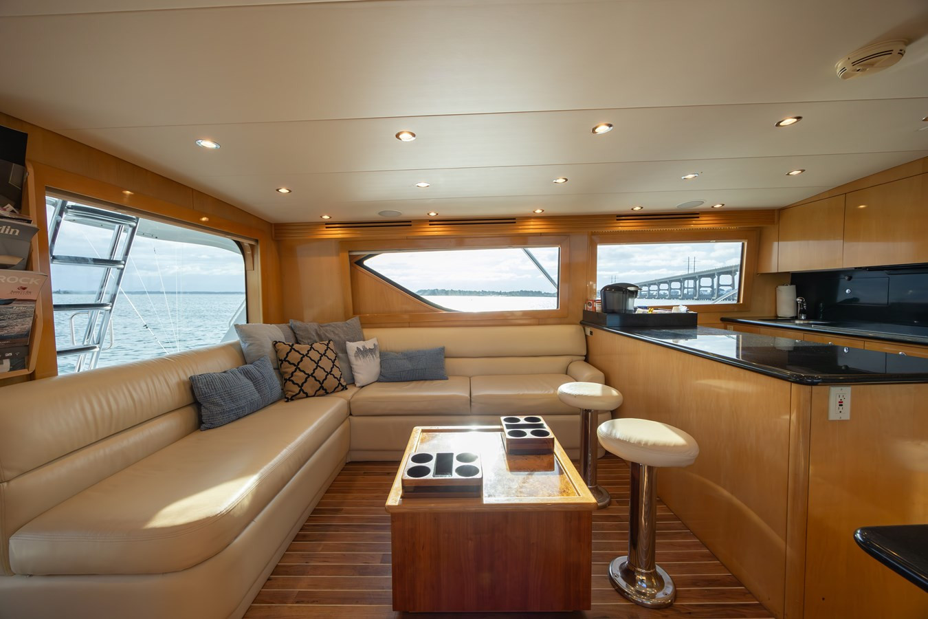 https://arconyachts.ams3.digitaloceanspaces.com/115623/conversions/large_4299489-optimize.jpg