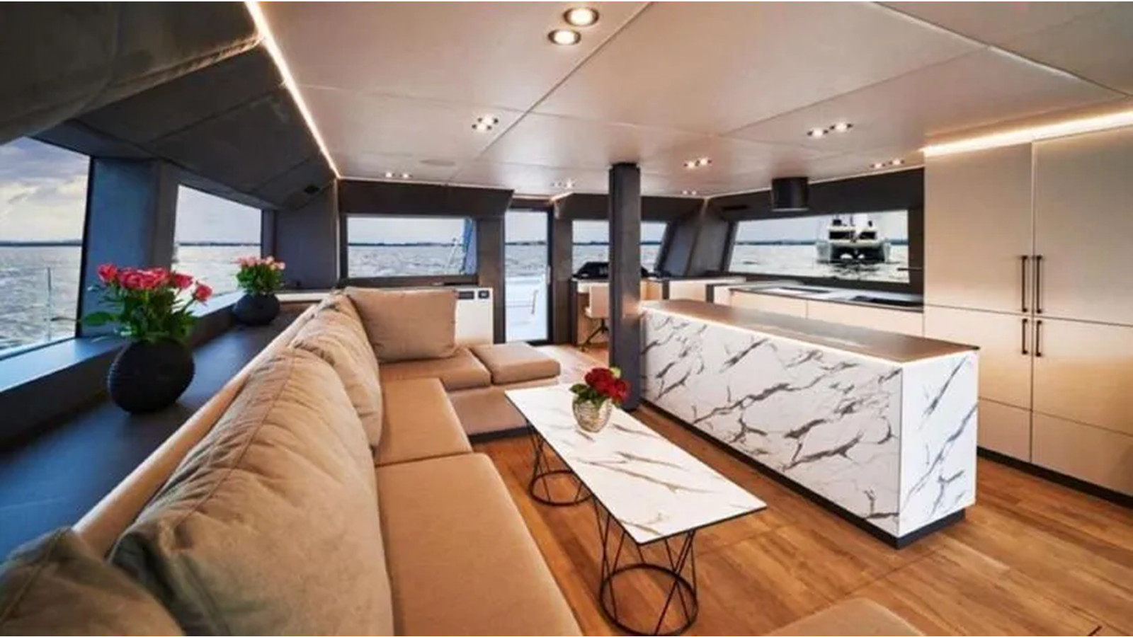 https://arconyachts.ams3.digitaloceanspaces.com/115624/conversions/large_4315247-optimize.jpg