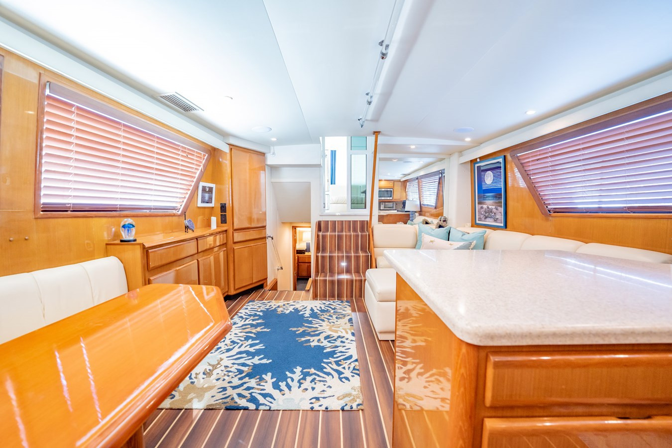 https://arconyachts.ams3.digitaloceanspaces.com/115677/conversions/large_4364202-optimize.jpg