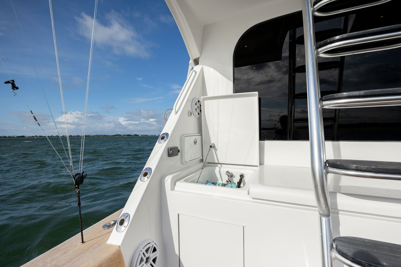 https://arconyachts.ams3.digitaloceanspaces.com/115720/conversions/large_4299522-optimize.jpg