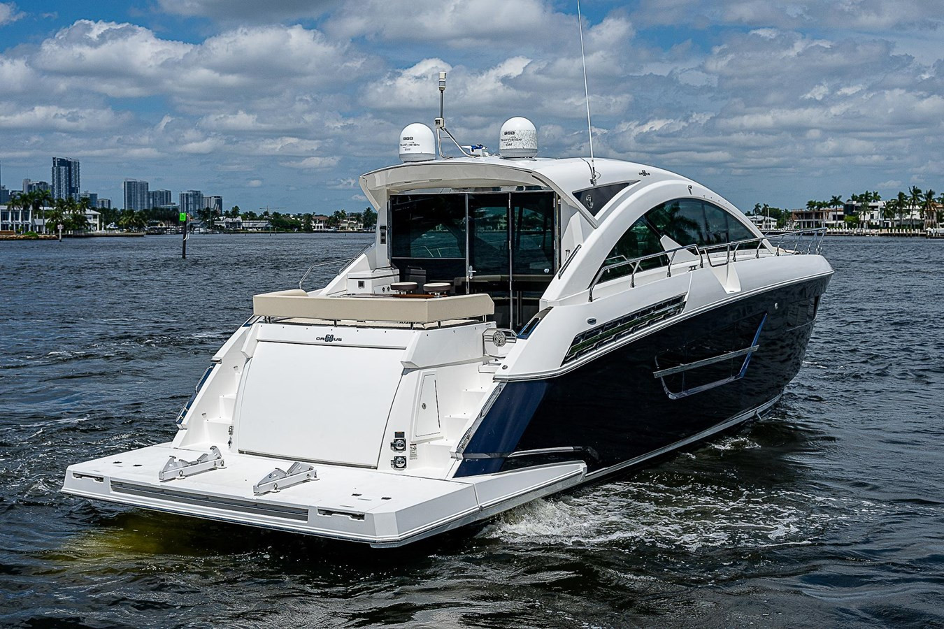 https://arconyachts.ams3.digitaloceanspaces.com/115742/conversions/large_4369704-optimize.jpg