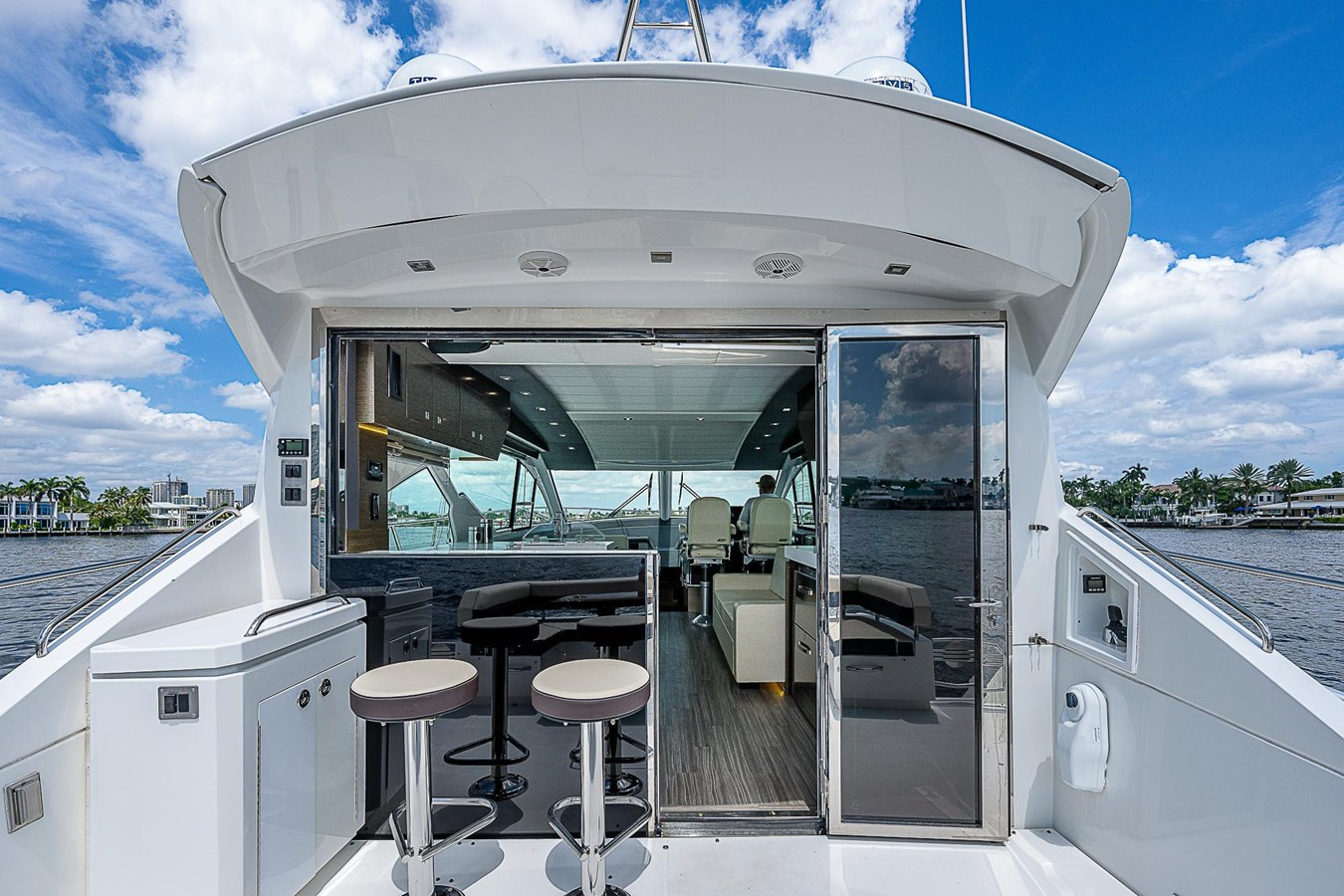 https://arconyachts.ams3.digitaloceanspaces.com/115750/conversions/large_4369707-optimize.jpg