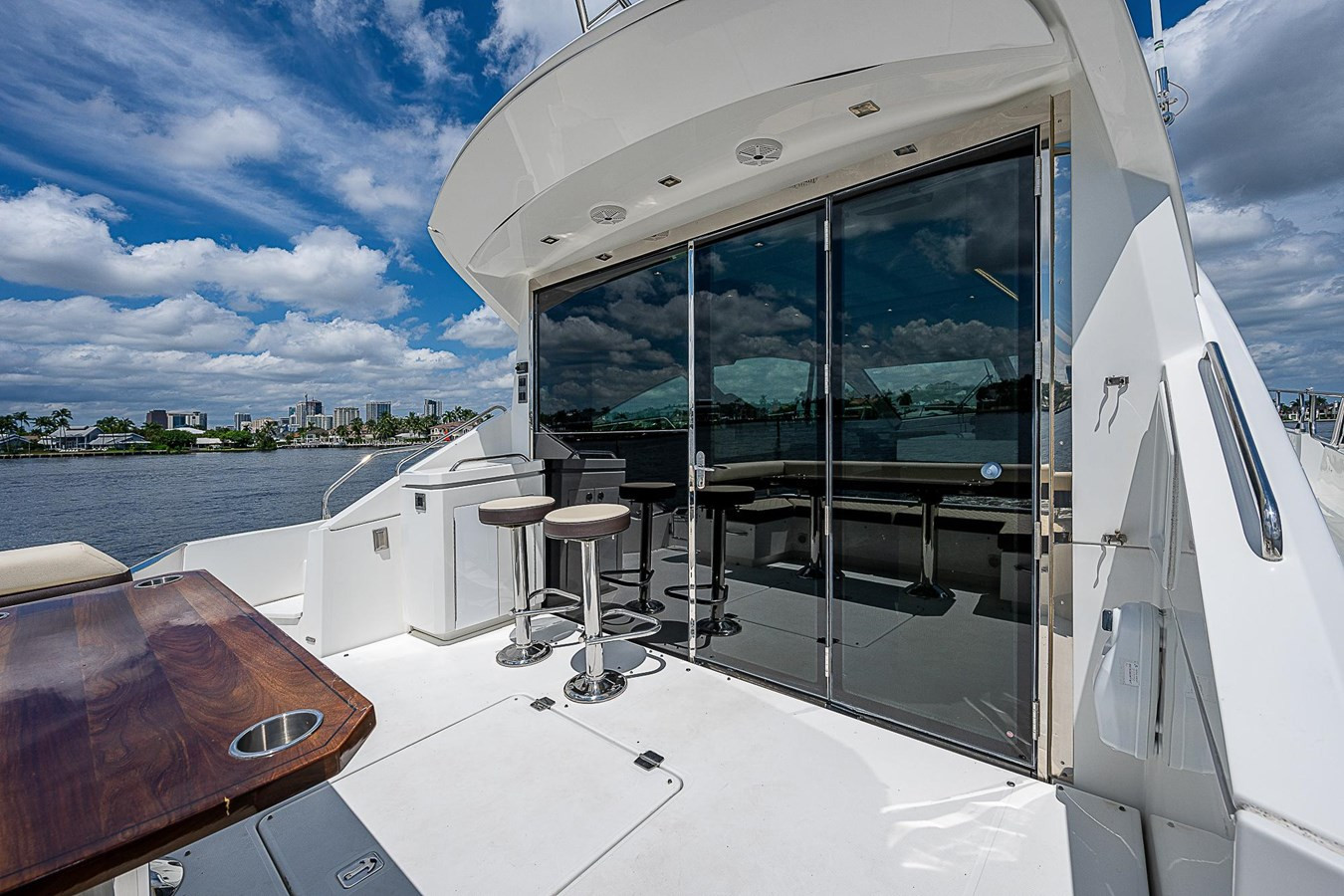 https://arconyachts.ams3.digitaloceanspaces.com/115756/conversions/large_4369709-optimize.jpg