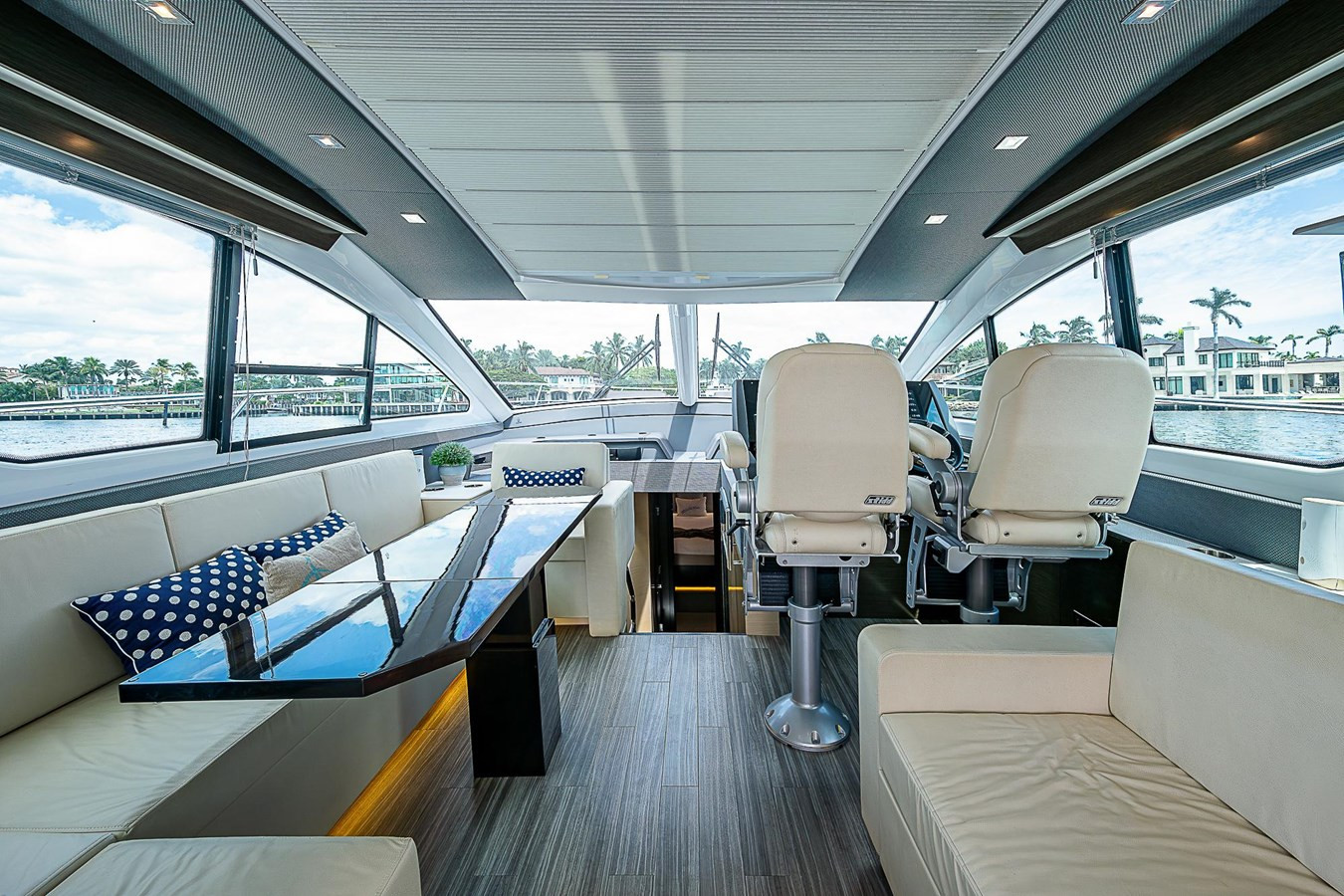 https://arconyachts.ams3.digitaloceanspaces.com/115817/conversions/large_4369729-optimize.jpg