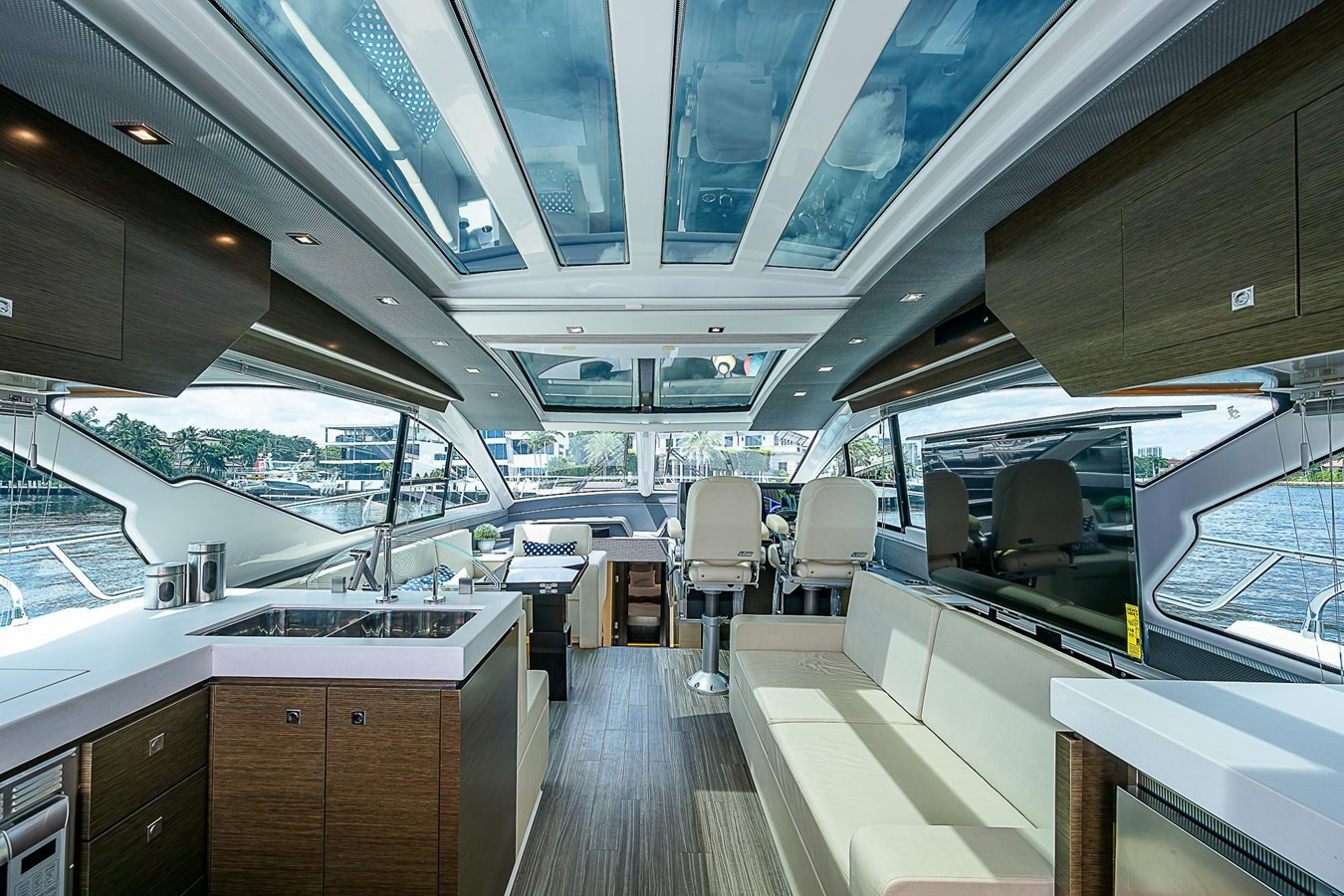 https://arconyachts.ams3.digitaloceanspaces.com/115820/conversions/large_4369730-optimize.jpg
