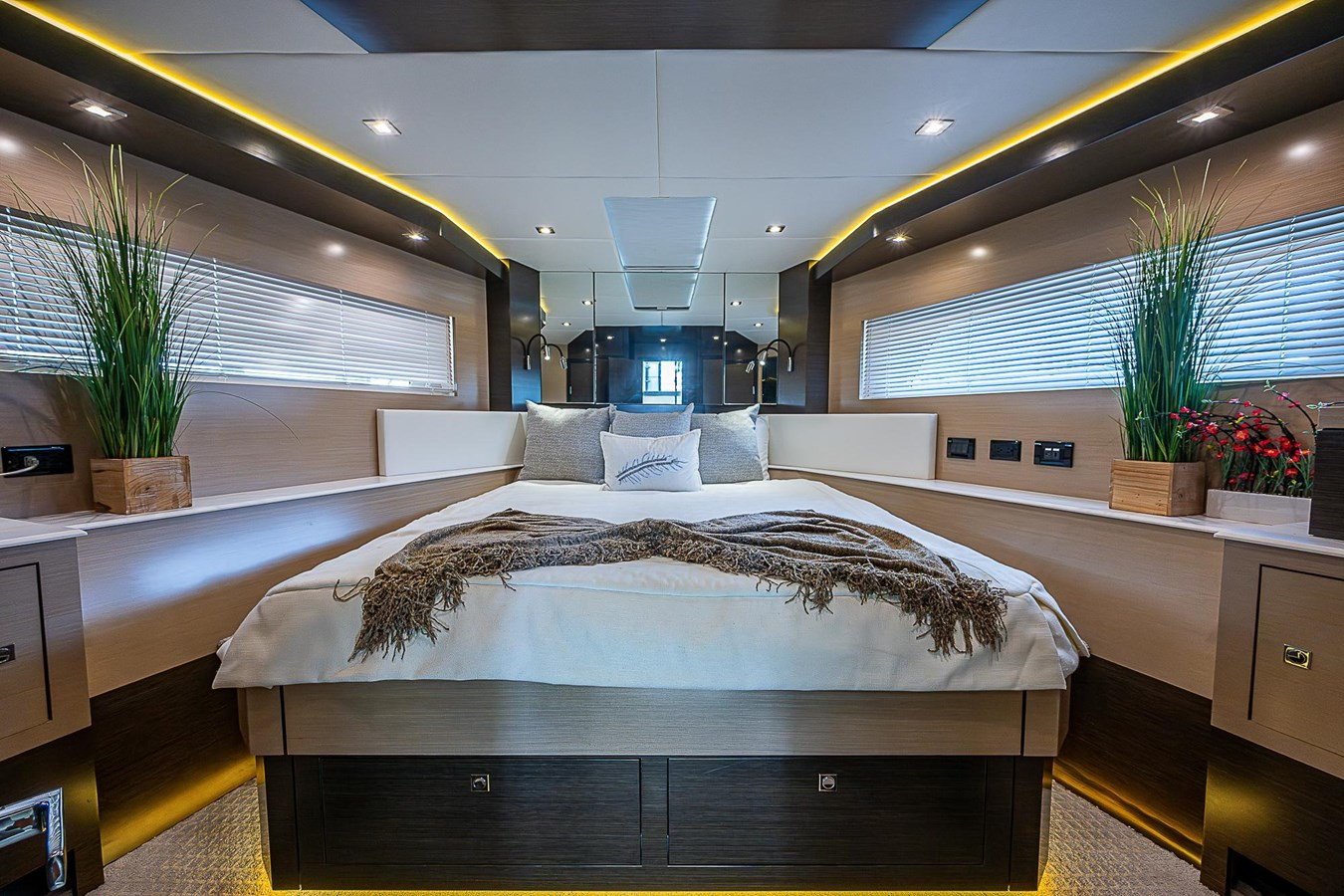 https://arconyachts.ams3.digitaloceanspaces.com/115834/conversions/large_4369735-optimize.jpg