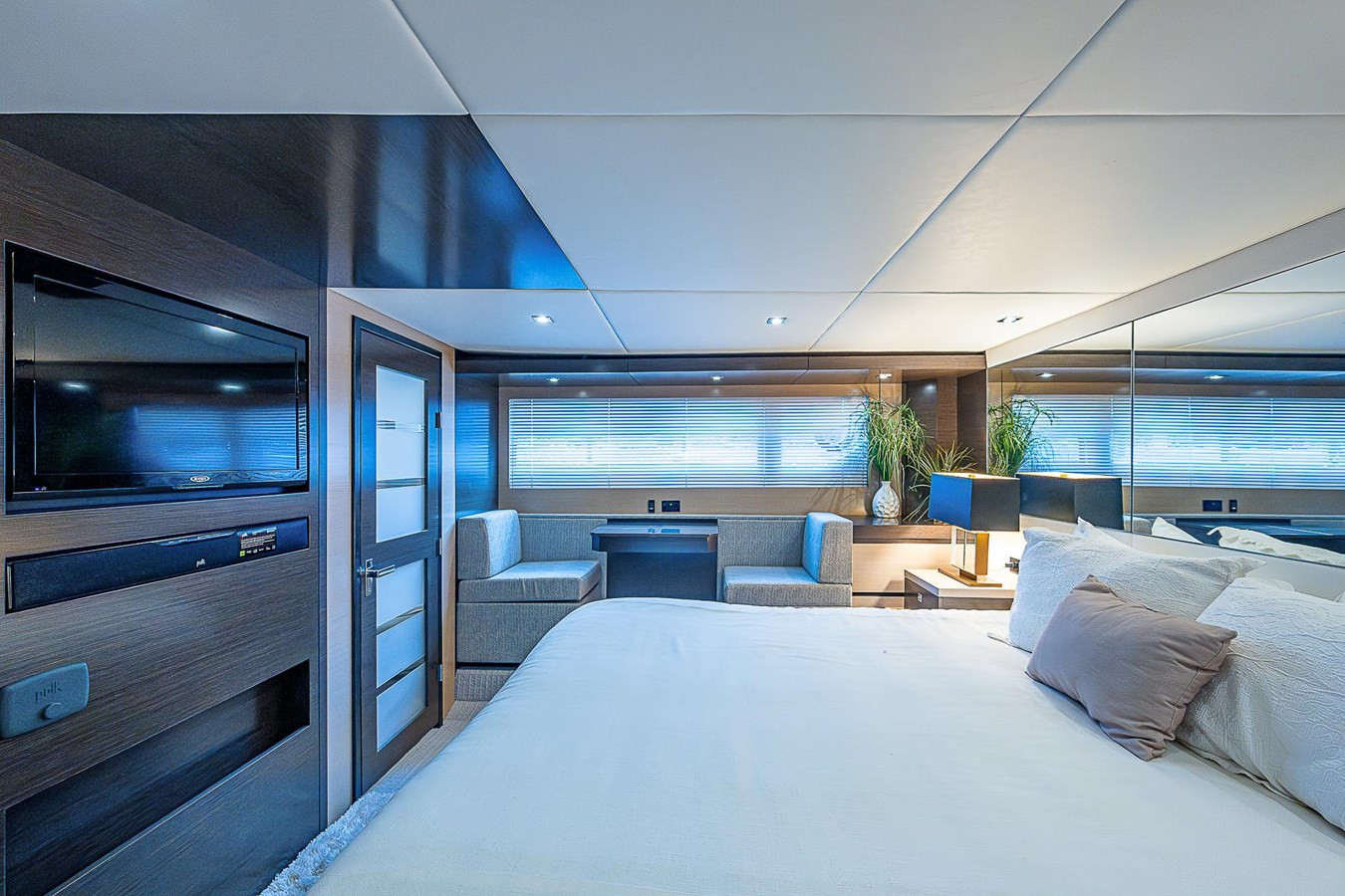https://arconyachts.ams3.digitaloceanspaces.com/115899/conversions/large_4369757-optimize.jpg