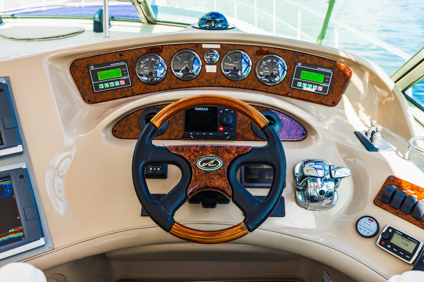 https://arconyachts.ams3.digitaloceanspaces.com/115913/conversions/large_4394020-optimize.jpg