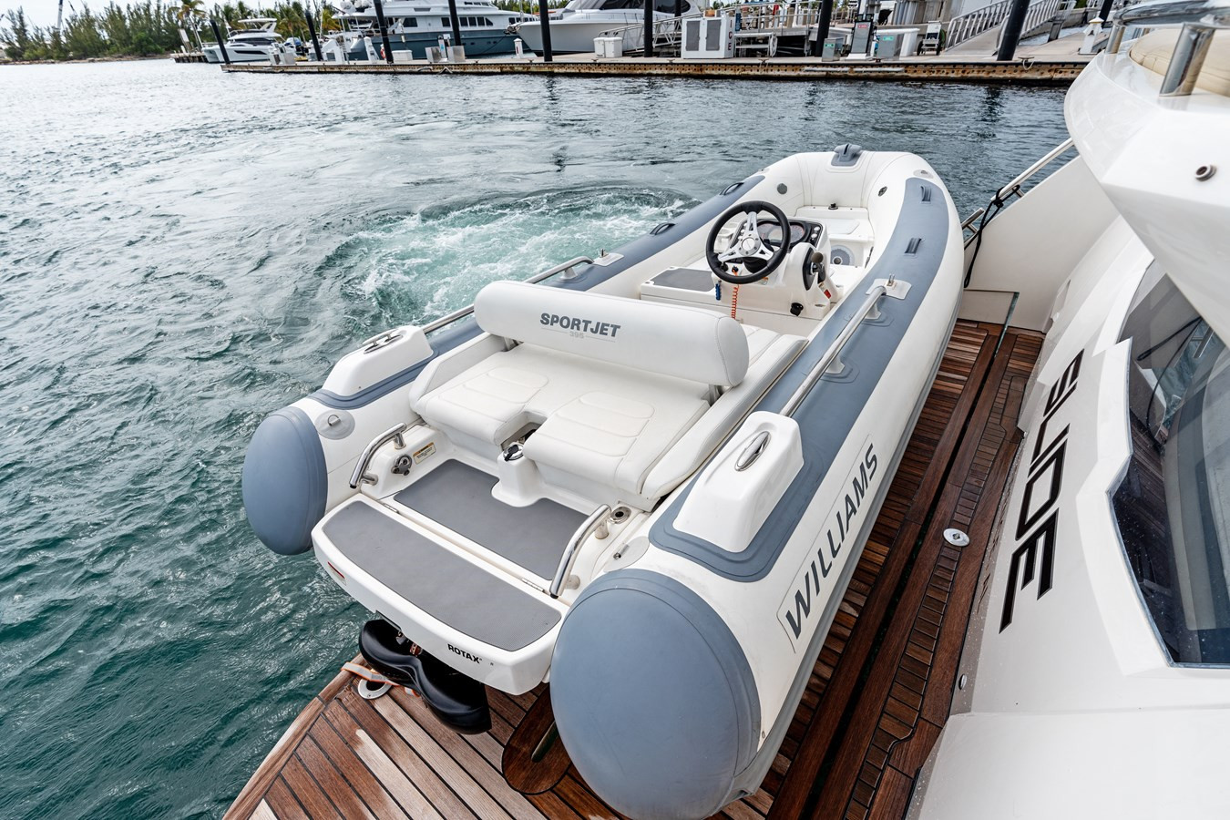 https://arconyachts.ams3.digitaloceanspaces.com/115922/conversions/large_4494280-optimize.jpg
