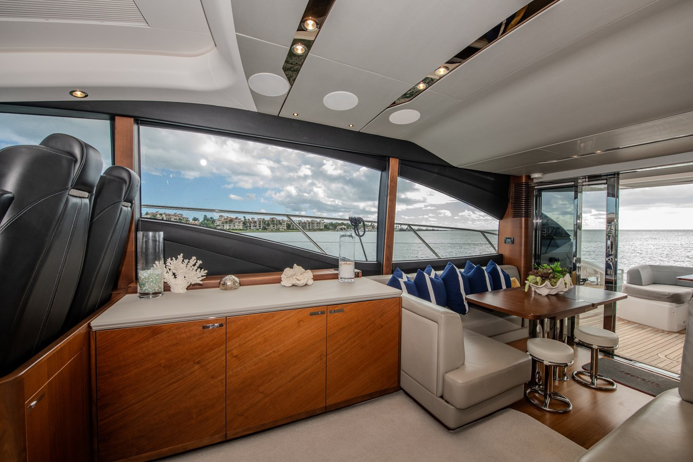 https://arconyachts.ams3.digitaloceanspaces.com/115933/conversions/large_4498761-optimize.jpg