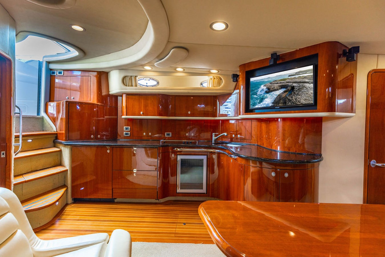 https://arconyachts.ams3.digitaloceanspaces.com/115944/conversions/large_4394032-optimize.jpg