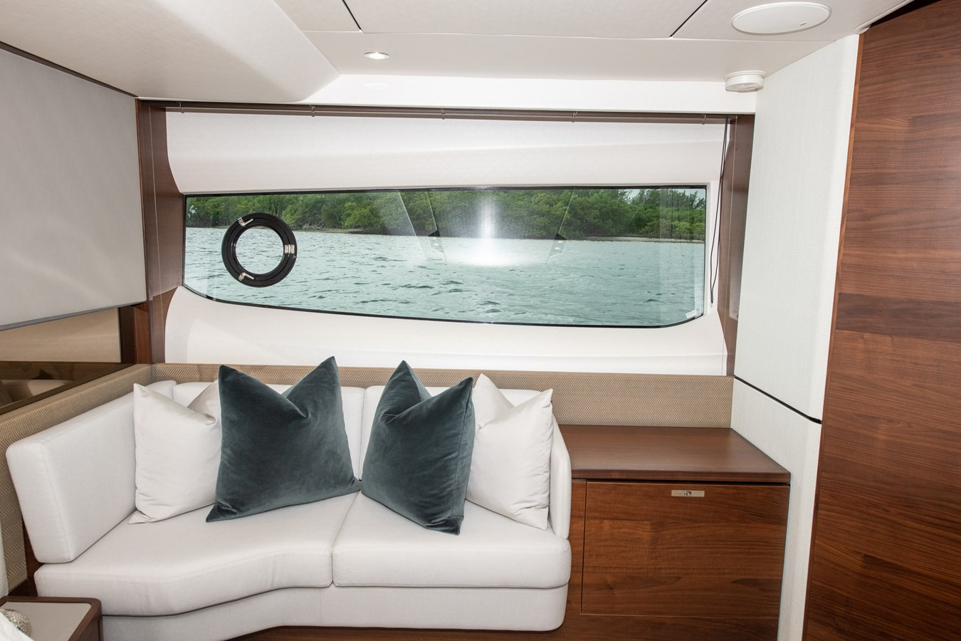 https://arconyachts.ams3.digitaloceanspaces.com/115954/conversions/large_4498768-optimize.jpg