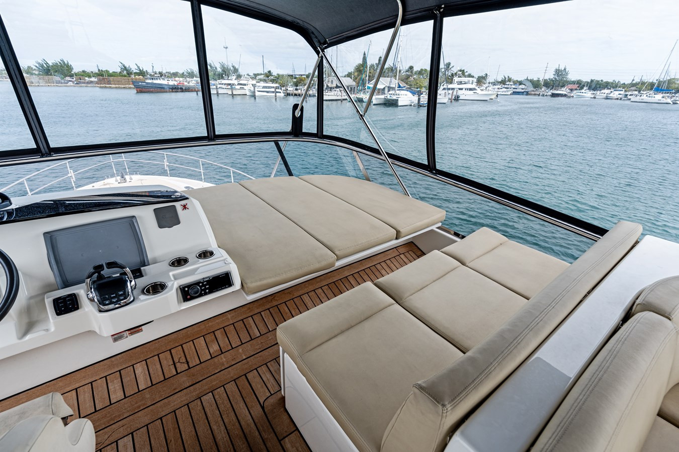 https://arconyachts.ams3.digitaloceanspaces.com/115957/conversions/large_4494298-optimize.jpg