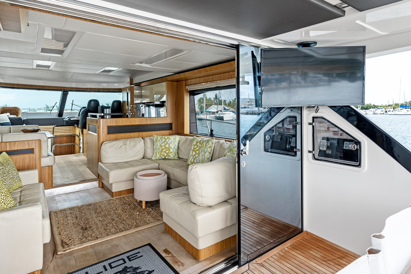 https://arconyachts.ams3.digitaloceanspaces.com/115970/conversions/large_4494353-optimize.jpg