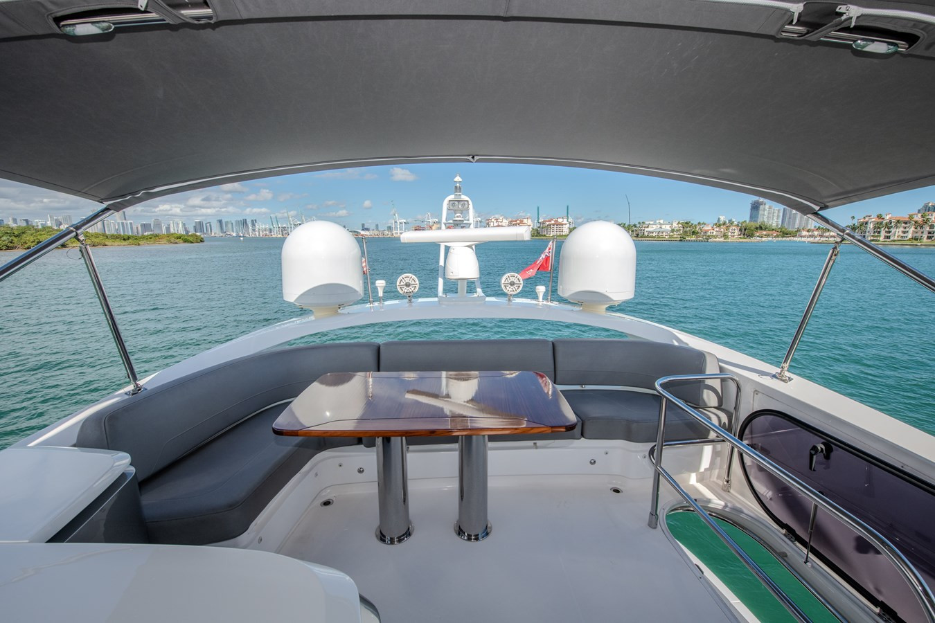 https://arconyachts.ams3.digitaloceanspaces.com/115975/conversions/large_4498775-optimize.jpg