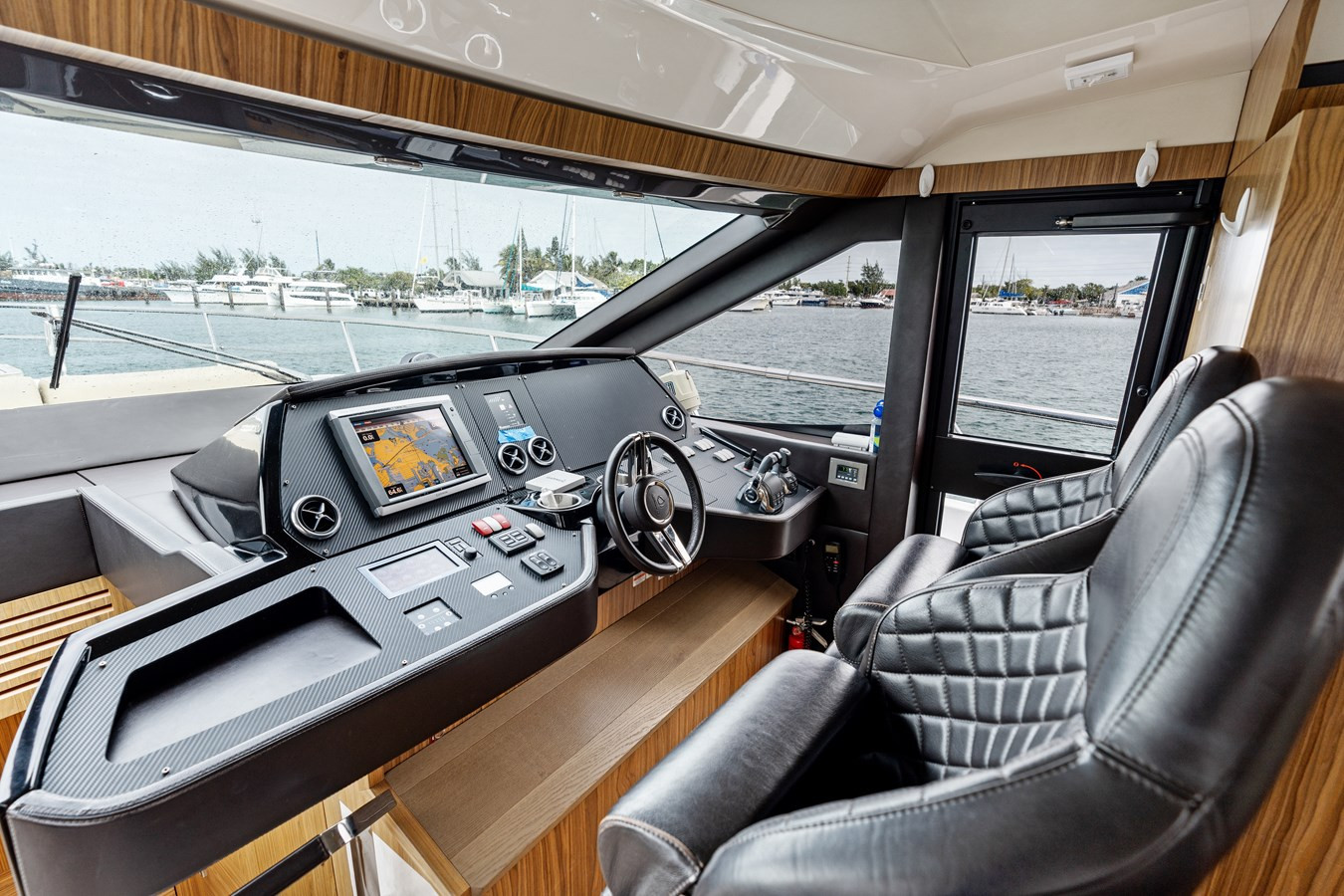 https://arconyachts.ams3.digitaloceanspaces.com/115993/conversions/large_4494357-optimize.jpg