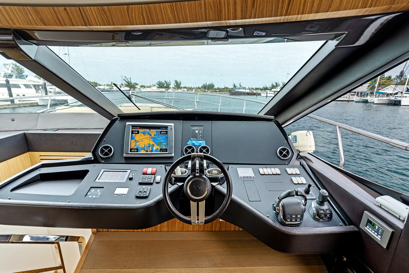 https://arconyachts.ams3.digitaloceanspaces.com/116000/conversions/large_4494358-optimize.jpg