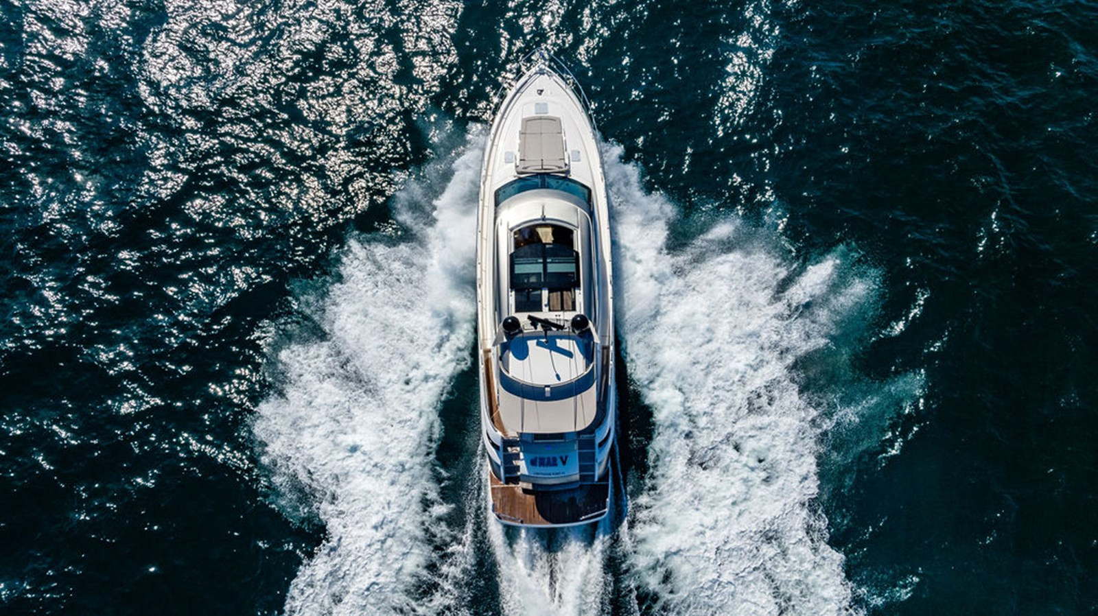 https://arconyachts.ams3.digitaloceanspaces.com/116004/conversions/large_4559849-optimize.jpg