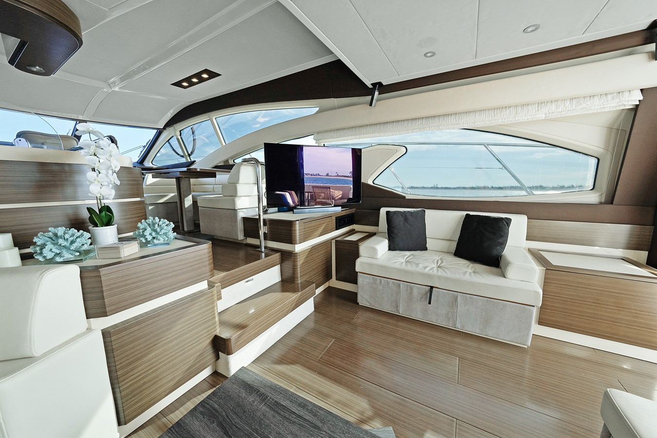 https://arconyachts.ams3.digitaloceanspaces.com/116005/conversions/large_4545601-optimize.jpg