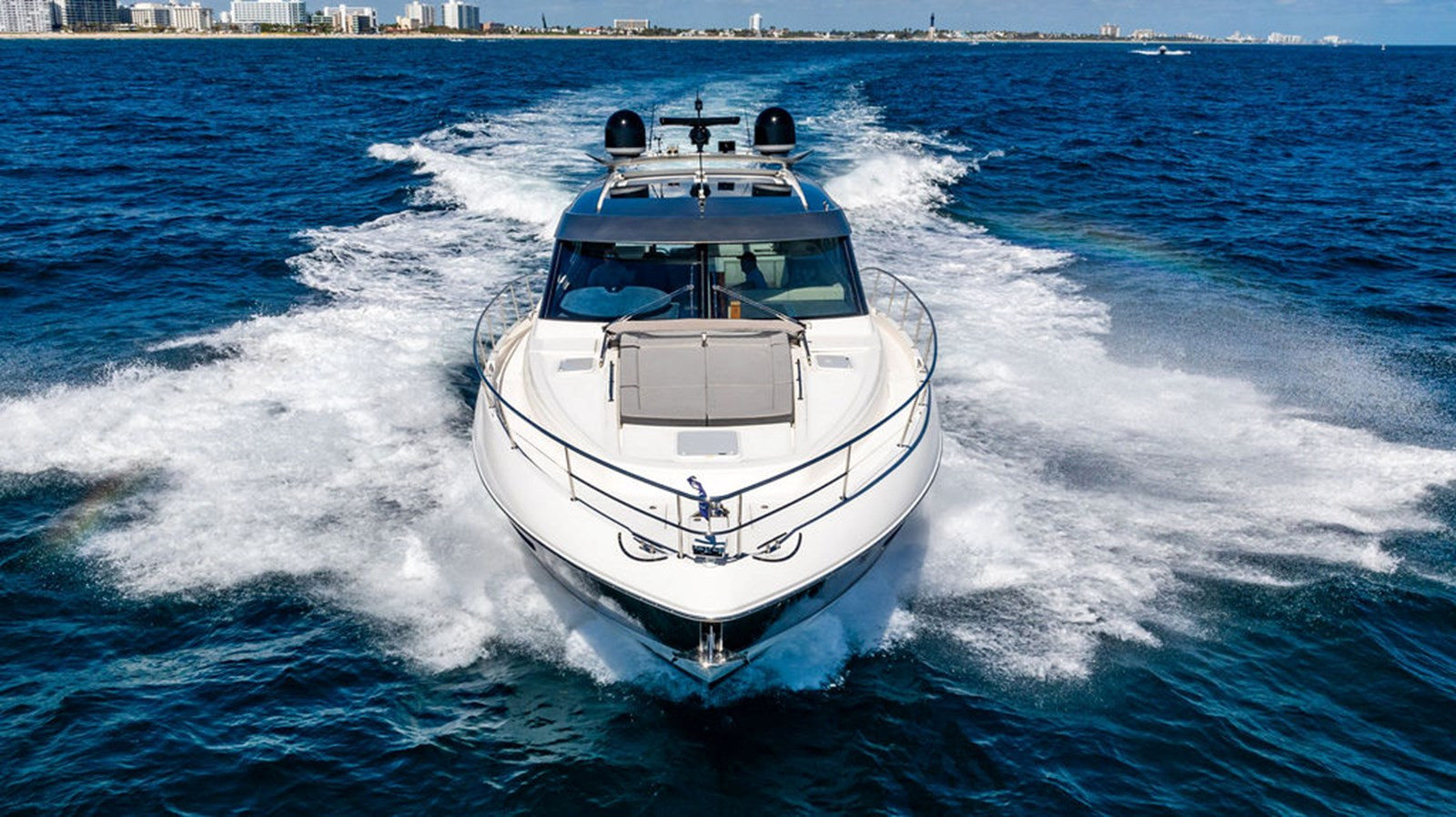 https://arconyachts.ams3.digitaloceanspaces.com/116007/conversions/large_4557134-optimize.jpg