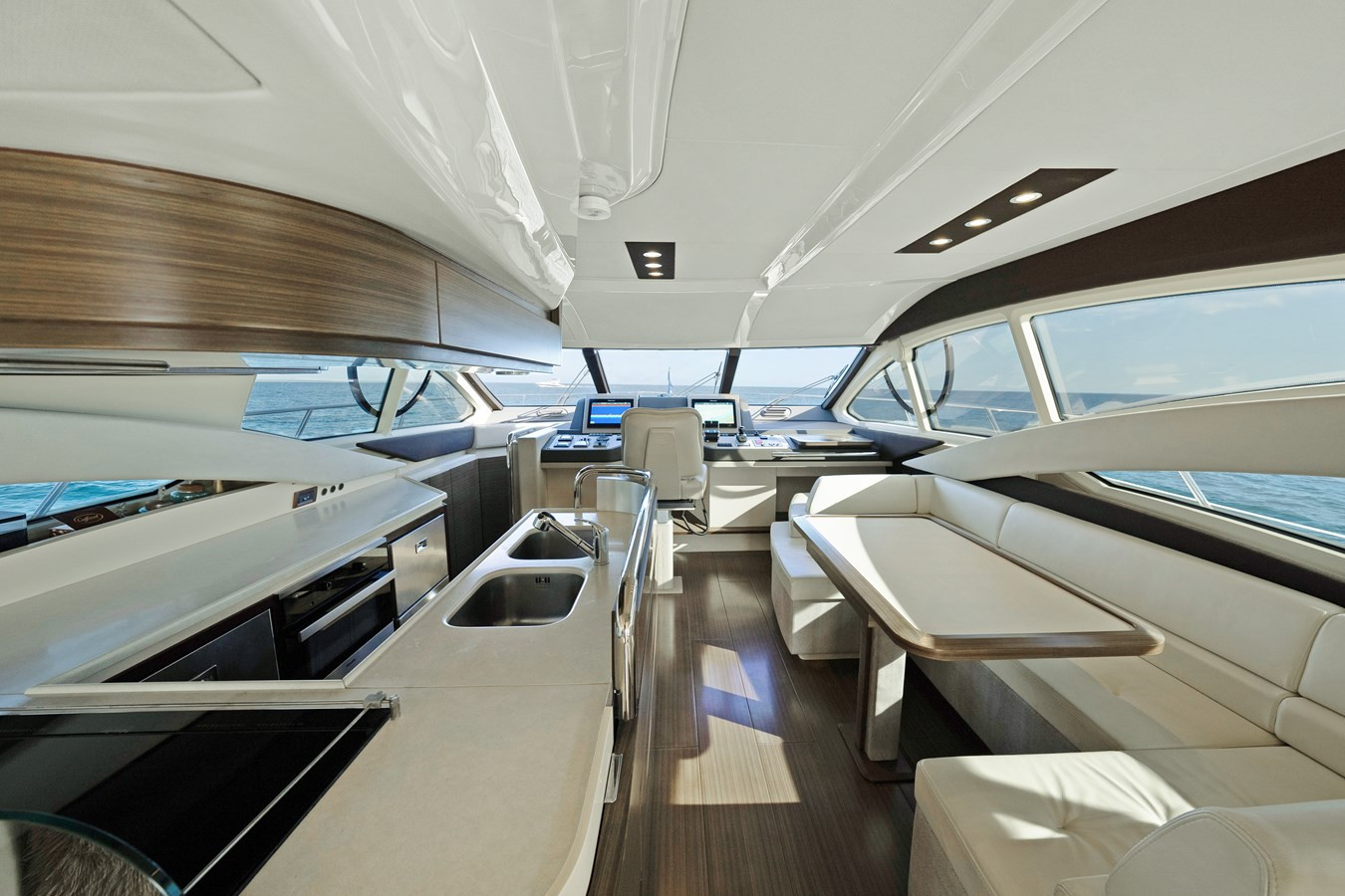 https://arconyachts.ams3.digitaloceanspaces.com/116015/conversions/large_4545604-optimize.jpg