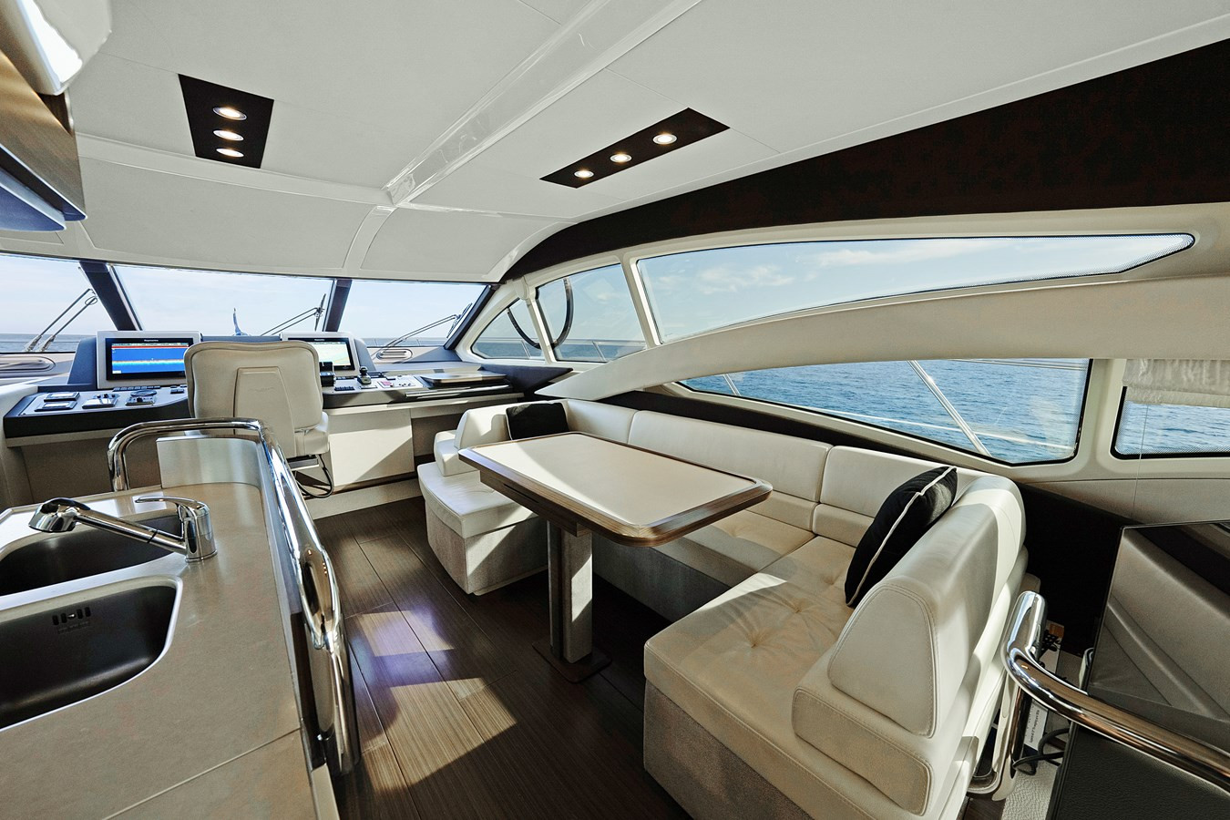https://arconyachts.ams3.digitaloceanspaces.com/116017/conversions/large_4545605-optimize.jpg