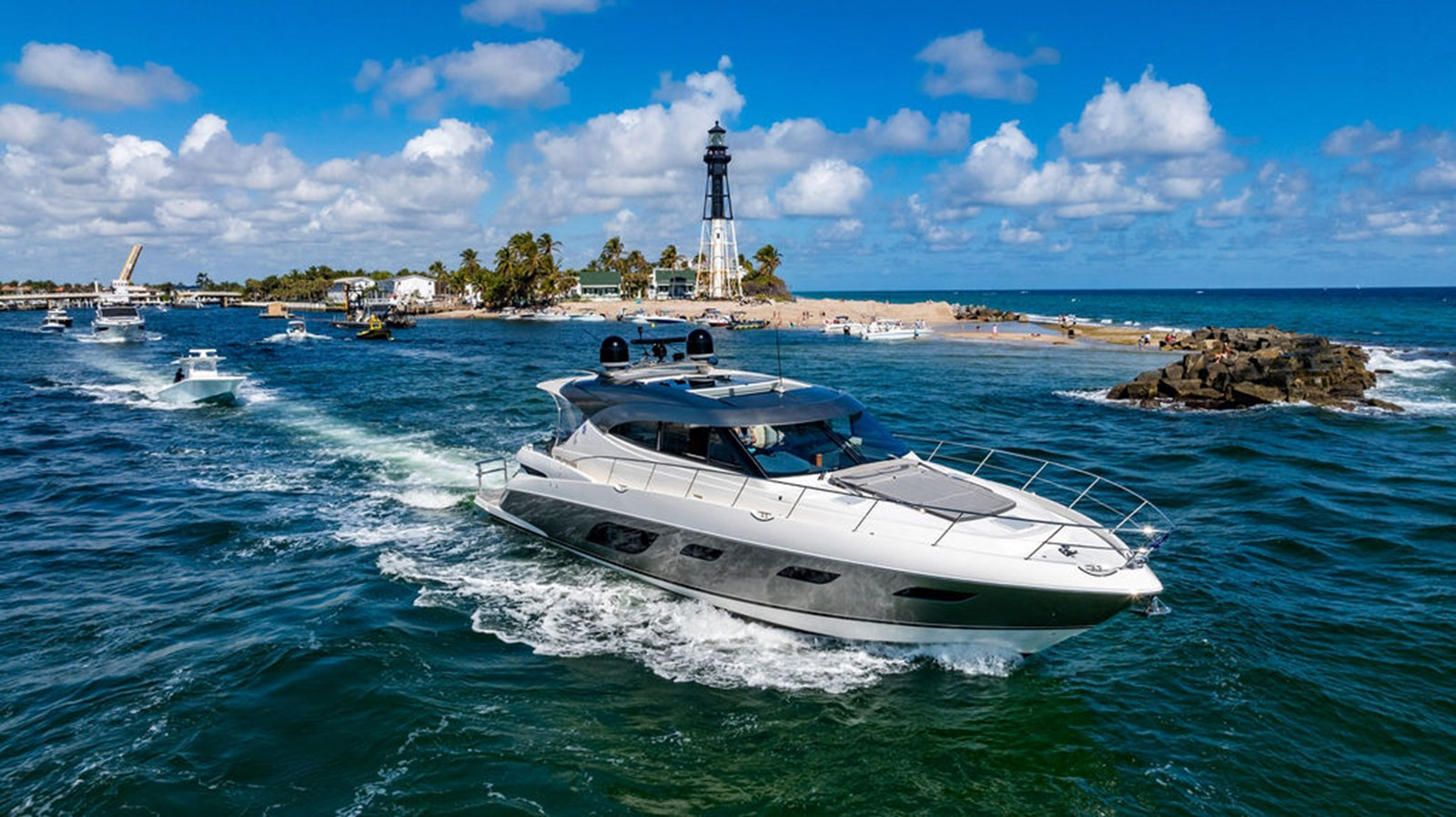 https://arconyachts.ams3.digitaloceanspaces.com/116019/conversions/large_4557131-optimize.jpg