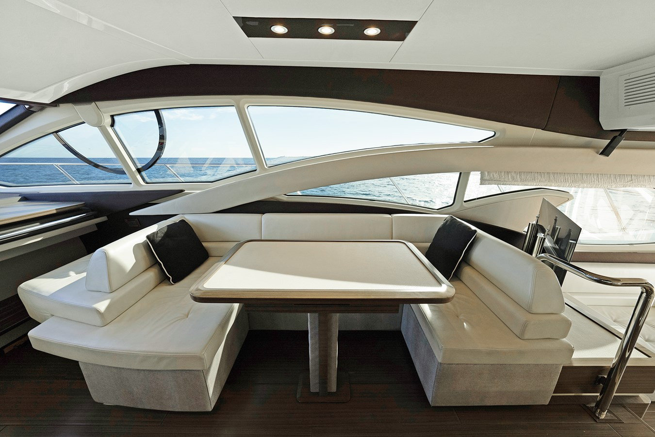https://arconyachts.ams3.digitaloceanspaces.com/116021/conversions/large_4545606-optimize.jpg