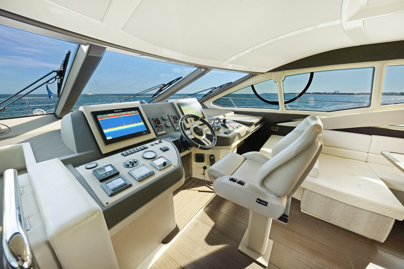 https://arconyachts.ams3.digitaloceanspaces.com/116029/conversions/large_4545610-optimize.jpg