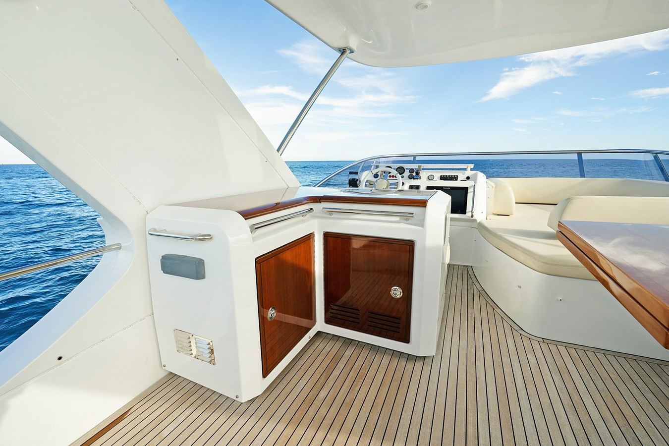 https://arconyachts.ams3.digitaloceanspaces.com/116084/conversions/large_4545629-optimize.jpg