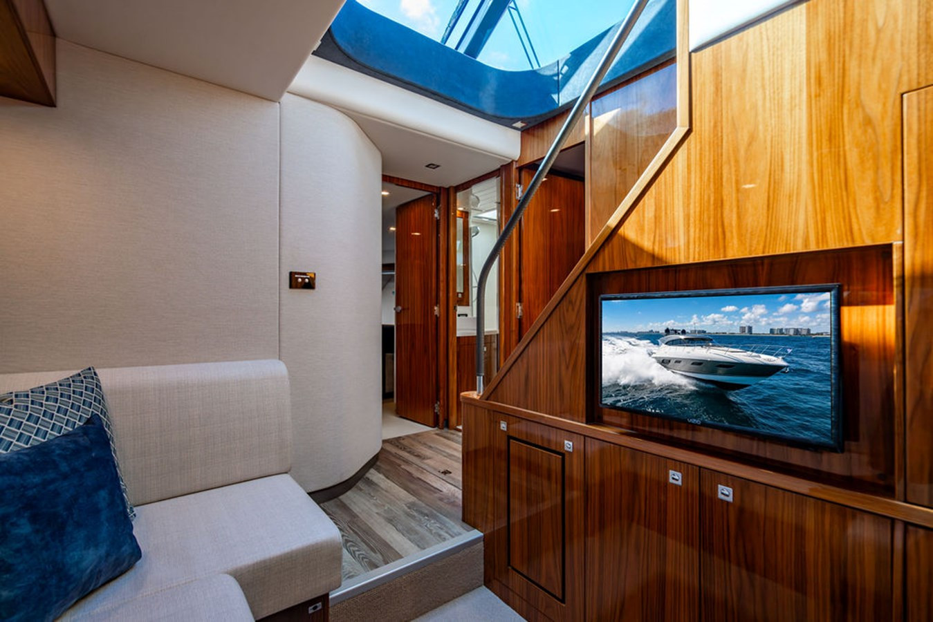 https://arconyachts.ams3.digitaloceanspaces.com/116103/conversions/large_4557143-optimize.jpg