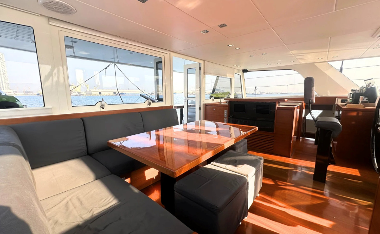 https://arconyachts.ams3.digitaloceanspaces.com/116199/conversions/large_4577959-optimize.jpg