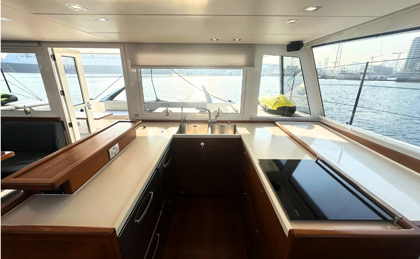 https://arconyachts.ams3.digitaloceanspaces.com/116231/conversions/large_4577967-optimize.jpg