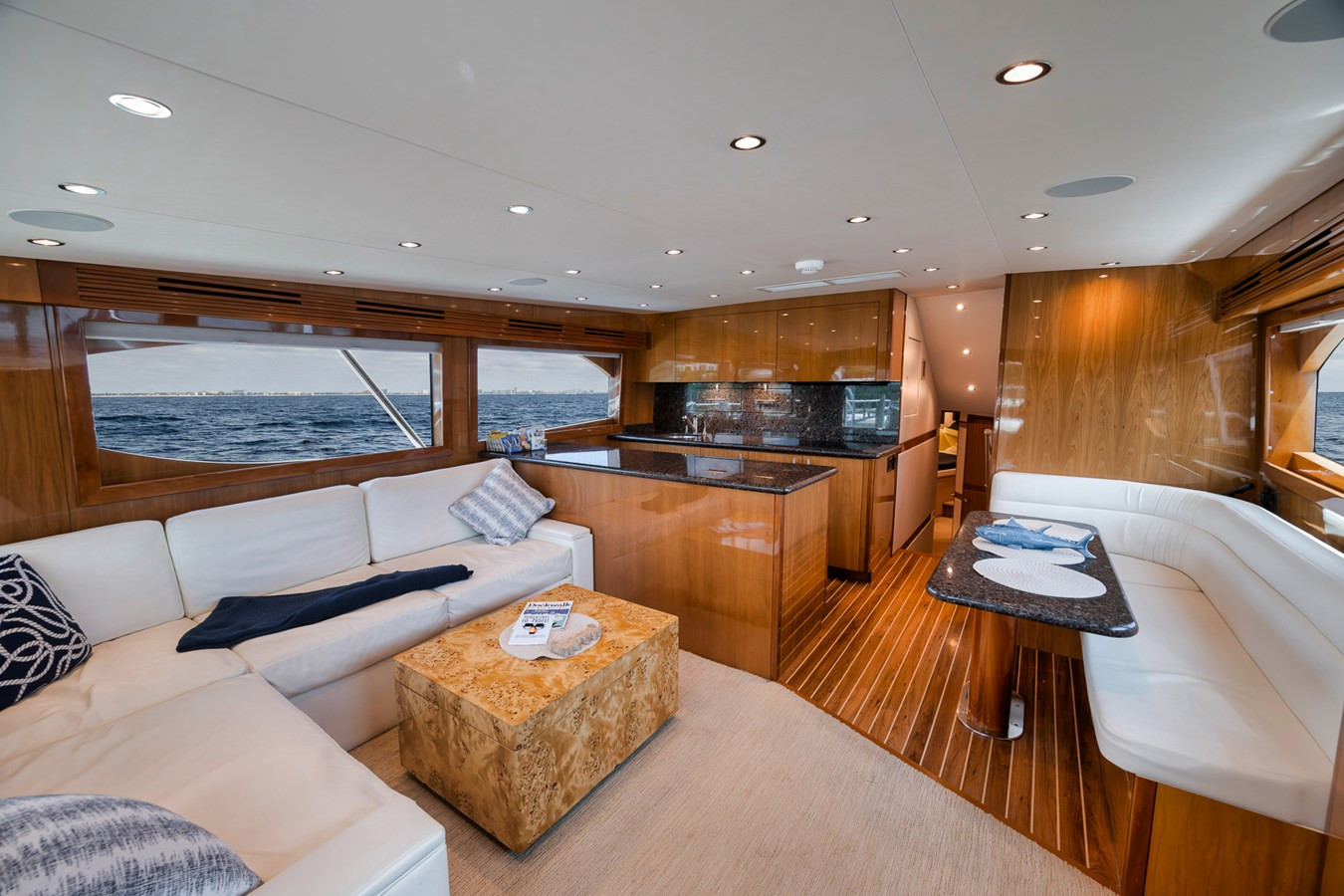 https://arconyachts.ams3.digitaloceanspaces.com/116263/conversions/large_4653088-optimize.jpg