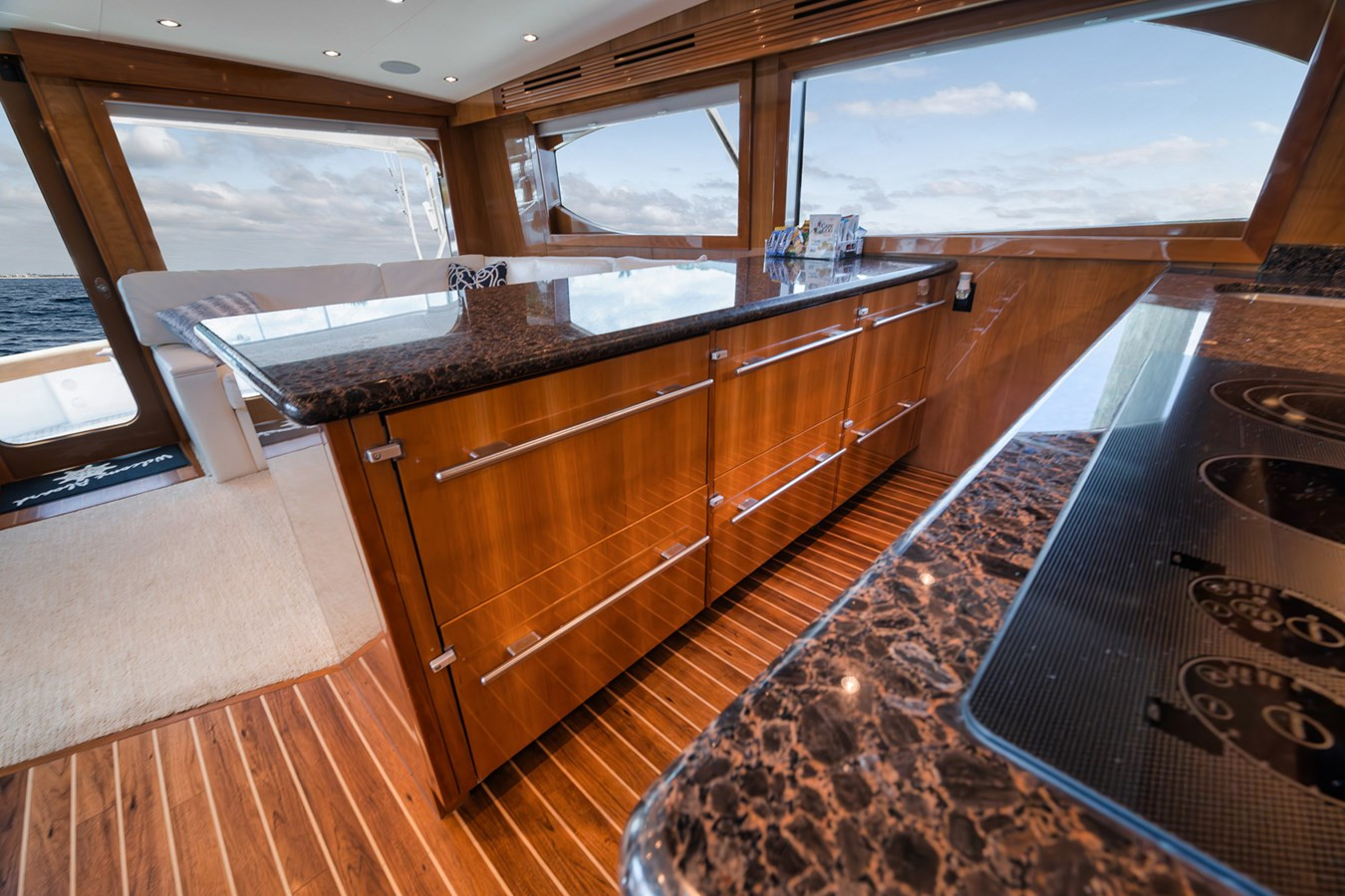 https://arconyachts.ams3.digitaloceanspaces.com/116269/conversions/large_4653090-optimize.jpg